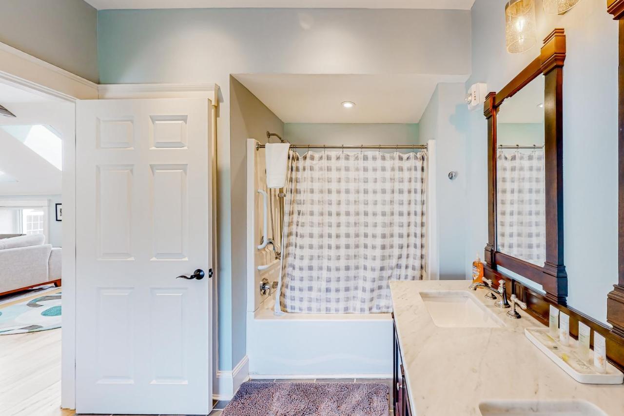 The Retreat - Suite #2 Waterbury Luaran gambar